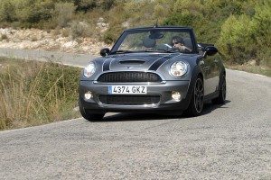 mini-cooper-s-cabrio-presumido-fogoso-12634565984254.jpg