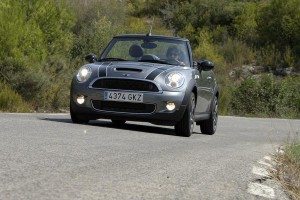 mini-cooper-s-cabrio-presumido-fogoso-12634565994260.jpg