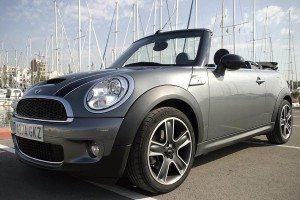mini-cooper-s-cabrio-presumido-fogoso-12634566024281.jpg