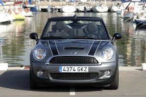 mini-cooper-s-cabrio-presumido-fogoso-12634566024283.jpg