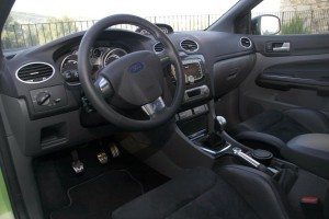 ford-focus-rs-luz-entre-tinieblas-12634567805793.jpg