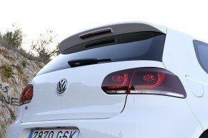 volkswagen-golf-r-12847189336.jpg