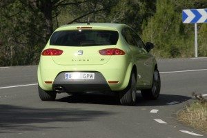 volkswagen-golf-r-contra-seat-leon-cupra-r-12931385092-jpg volkswagen-golf-r-contra-seat-leon-cupra-r-12931385092.jpg