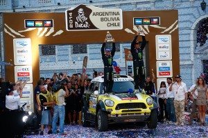 Nani Roma y Michel Périn, en el podium como vencedores del Dakar 2014 ©X-Raid