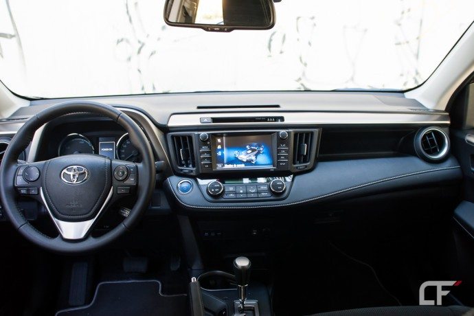 Interior del Toyota RAV4 hybrid AWD