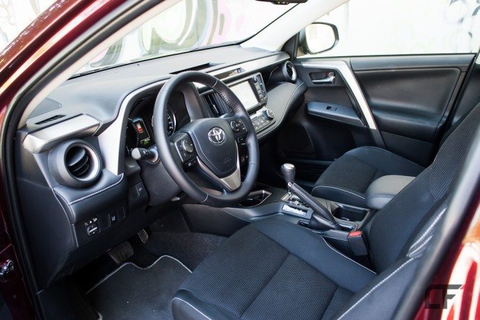 Interior del Toyota RAV4 hybrid AWD