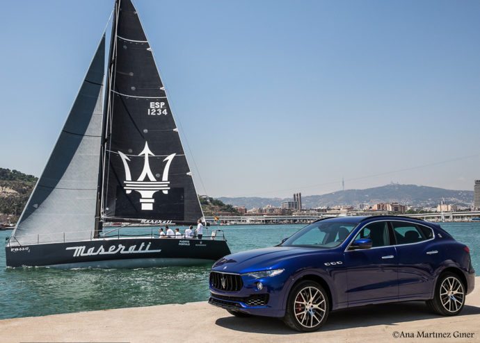 El Maserati Levante junto al barco Maserati