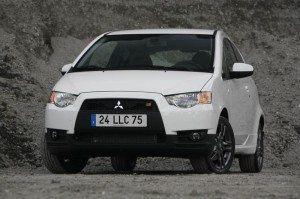nuevo-mitsubishi-colt-busca-imagen-deportiva-1263455409726.jpg