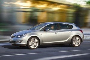 nuevo-opel-astra-apuntando-lo-alto-12634558524216.jpg