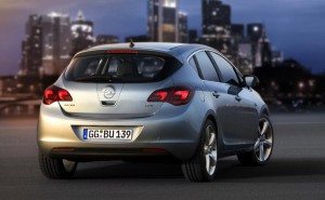 nuevo-opel-astra-apuntando-lo-alto-12634558524217.jpg