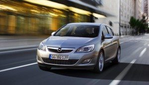 nuevo-opel-astra-apuntando-lo-alto-12634558524219.jpg