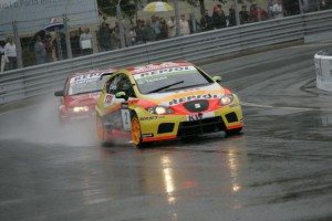 wtcc-porto-chevrolet-cruze-toman-mando-bajo-lluvia-1263456202854.jpg