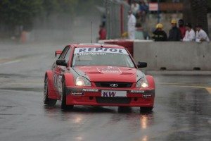 wtcc-porto-chevrolet-cruze-toman-mando-bajo-lluvia-1263456202857.jpg