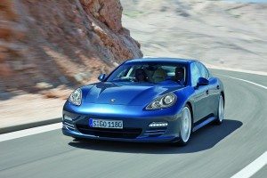 luz-verde-porsche-panamera-12634564492994.jpg