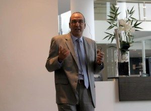 bmw-mini-estrenan-barcelona-uno-sus-mayores-concesionarios-12634566304520-jpg bmw-mini-estrenan-barcelona-uno-sus-mayores-concesionarios-12634566304520.JPG