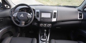 mitsubishi-outlander-se-cambia-ropa-12634566634802-jpg mitsubishi-outlander-se-cambia-ropa-12634566634802.jpg