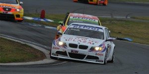 wtcc-muller-priaulx-carrera-campeones-12634566484674.jpg