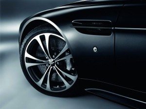 aston-martin-carbon-black-brillante-oscuridad-12634568906720.jpg