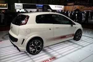 salon-automovil-ginebra-abarth-punto-evo-12677210657.jpg