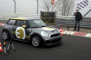 no-hay-fronteras-mini-e-race-rodando-nordschleife-12711641988.jpg