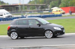 fabia-rs-pequeno-estirpe-deportiva-skoda-12744577054.jpg
