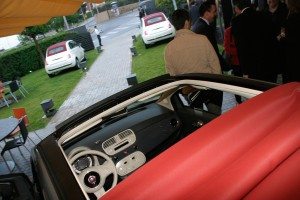 gran-expectacion-llegada-fiat-500c-barcelona-127382131210-jpg gran-expectacion-llegada-fiat-500c-barcelona-127382131210.jpg