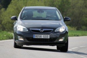 peugeot-308-1-6-thp-150-contra-opel-astra-1-6-turbo-180-12750709464.jpg