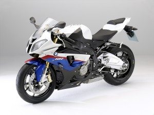 video-bmw-m3-vs-bmw-s1000-rr-12735658673.jpg