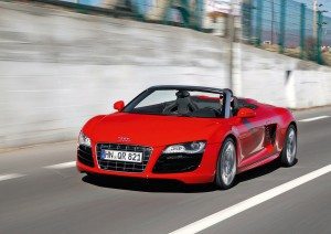 audi-r8-spyder-4-2-fsi-quattro-fresco-dinamismo-127840461517.jpg