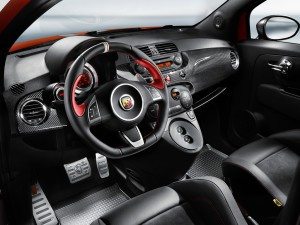 abarth-695-tributo-ferrari-esporpion-rampante-12826660196.jpg