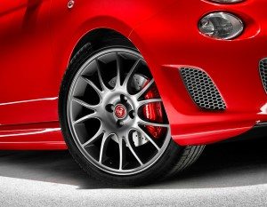 abarth-695-tributo-ferrari-esporpion-rampante-128266602110.jpg
