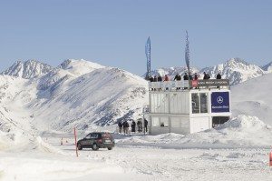 cursos-mercedes-benz-conduccion-sobre-nieve-gratis-12924068154.jpg