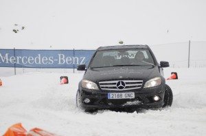 cursos-mercedes-benz-conduccion-sobre-nieve-gratis-12924068166.jpg