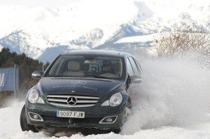 cursos-mercedes-benz-conduccion-sobre-nieve-gratis-12924068168.jpg