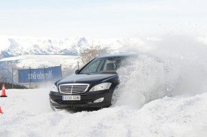 cursos-mercedes-benz-conduccion-sobre-nieve-gratis-12924068179.jpg