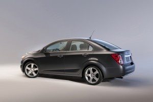 chevrolet-sonic-variante-sedan-aveo-12946837138.jpg