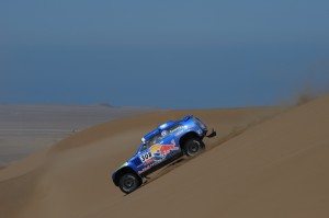dakar-2011-etapa-10-sainz-se-complica-primera-villiers-12948639082.jpg