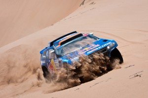 dakar-2011-etapa-10-sainz-se-complica-primera-villiers-12948639103.jpg