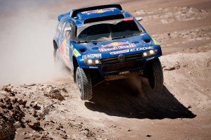 dakar-2011-etapa-5-peterhansel-se-cuela-fiesta-volkswagen-12943512692.jpg