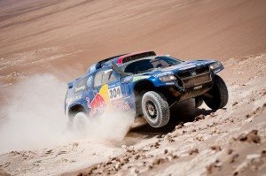 dakar-2011-etapa-5-peterhansel-se-cuela-fiesta-volkswagen-12943512693.jpg