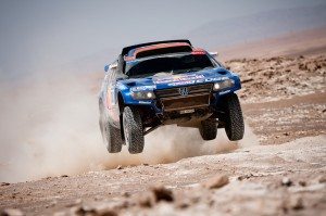 dakar-2011-etapa-5-peterhansel-se-cuela-fiesta-volkswagen-12943517572.jpg