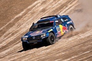 dakar-2011-etapa-8-carlos-sainz-lucas-cruz-ceden-cabeza-al-attiyah-gottschalk-12947004082.jpg