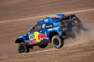 dakar-2011-etapa-8-carlos-sainz-lucas-cruz-ceden-cabeza-al-attiyah-gottschalk-12947004125.jpg