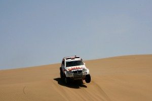 dakar-2011-etapa-8-carlos-sainz-lucas-cruz-ceden-cabeza-al-attiyah-gottschalk-12947011582.jpg
