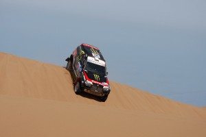 dakar-2011-etapa-8-carlos-sainz-lucas-cruz-ceden-cabeza-al-attiyah-gottschalk-12947011583.jpg