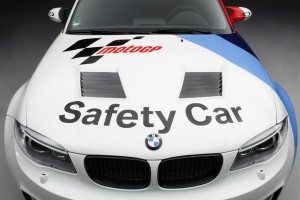 bmw-serie-1-m-coupe-se-foguea-mundial-motogp-130099503515.jpg