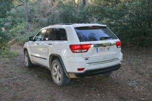 jeep-grand-cherokee-3-6-v6-overland-pomposo-equilibrista-13014820297.jpg