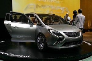 salon-ginebra-2011-opel-zafira-tourer-concept-12990922421.jpg