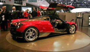 salon-ginebra-2011-pagani-huayra-12998439934.jpg