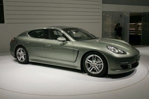 salon-ginebra-2011-porsche-panamera-s-hybrid-12995232461.jpg